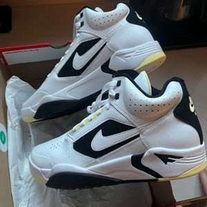 Nike flight lite mid mens size 10 black and white